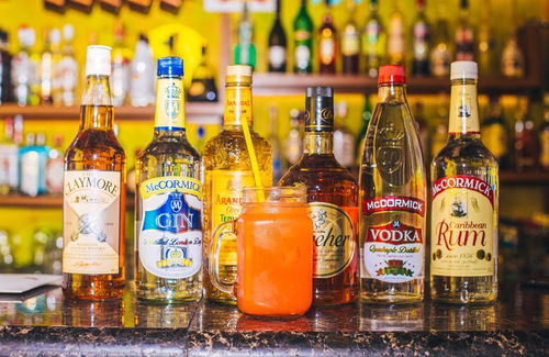 以藝術之名，約你上這家'一杯倒'的酒吧喝個痛快！